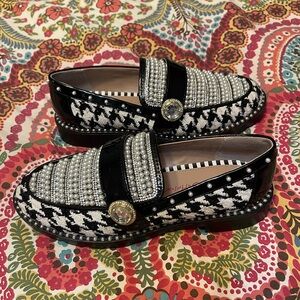 NEW Betsey Johnson Black & White Loafers w Pearls 6M NWOT